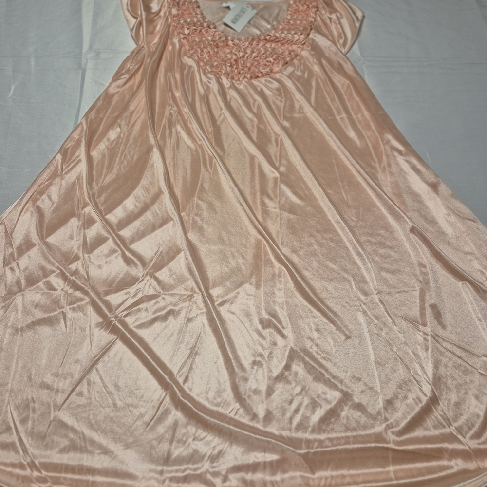 New With Tags Peach Satin Nightgown With Rose Detail Size Large. Sleepwear